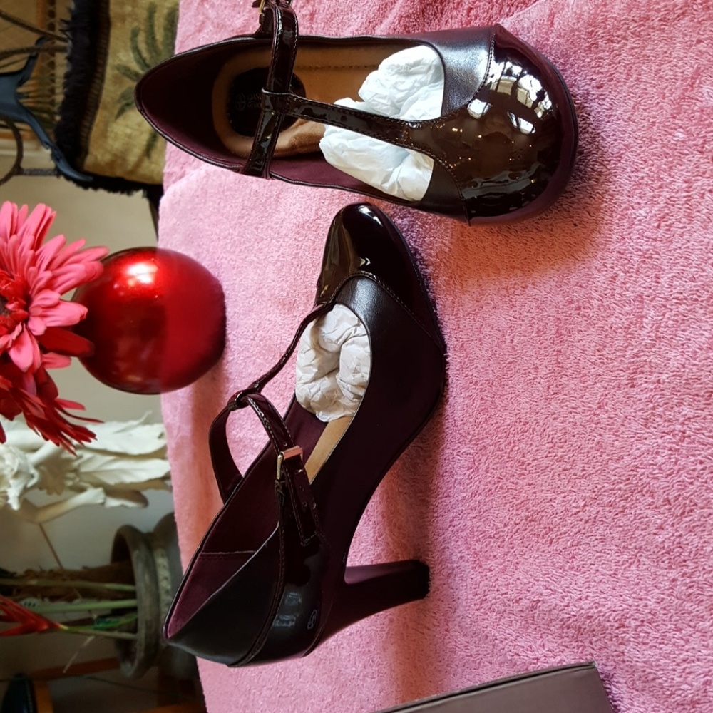 Giani bernini dark reddish brown? 8.5 nwot